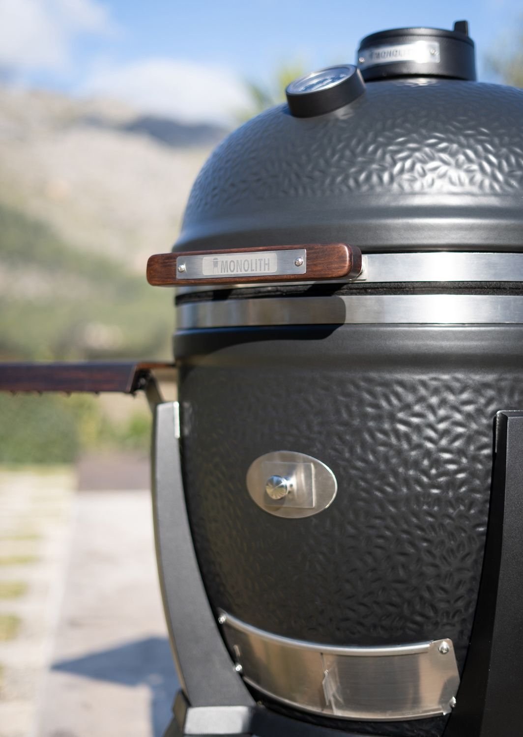 Monolith Grill AVANTGARDE.66 satin-matt Schwarz mit Gestell und Seitentischen inkl. Smoke Set – Bild 6