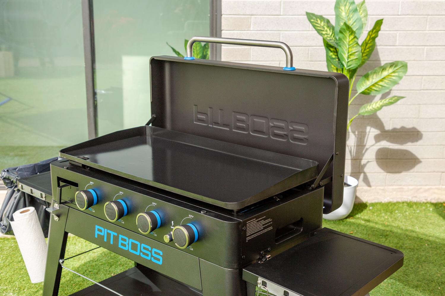 Pit Boss Plancha Grill Ultimate Plancha 4-Brenner mit Untergestell - inkl. 5-teilig Grillbesteck Set + Abdeckhaube – Bild 5