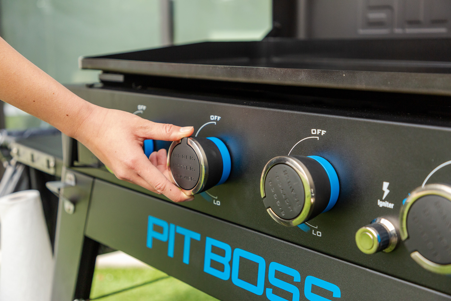Pit Boss Plancha Grill Ultimate Plancha 4-Brenner mit Untergestell - inkl. 5-teilig Grillbesteck Set + Abdeckhaube – Bild 6