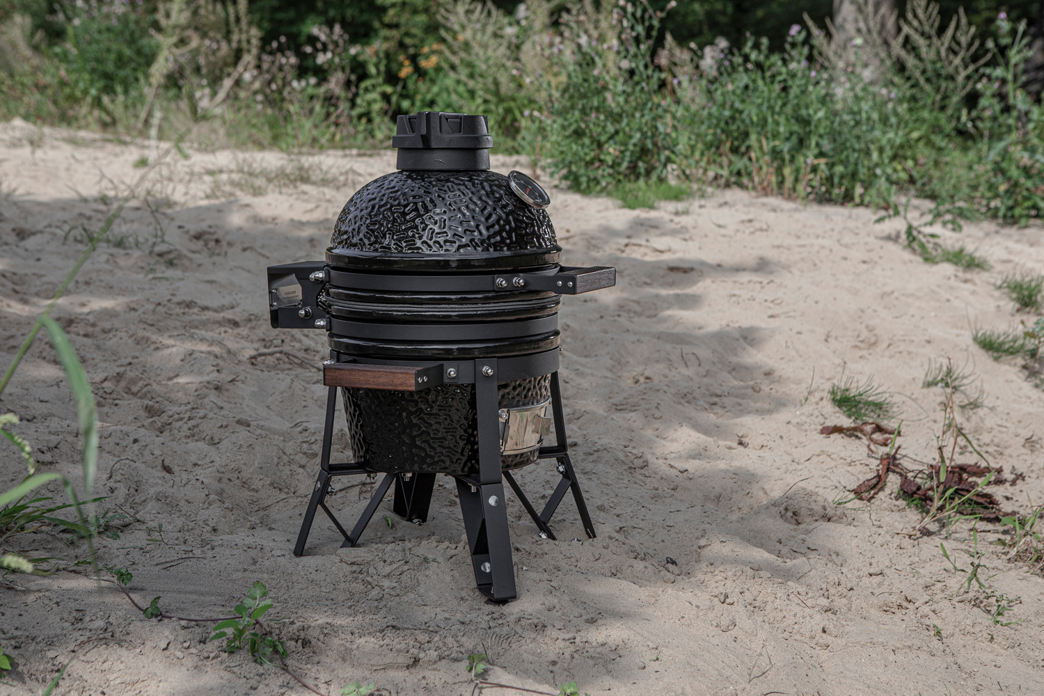 The Bastard Keramikgrill Classic Small schwarz glänzend Modell 2025 – Bild 7
