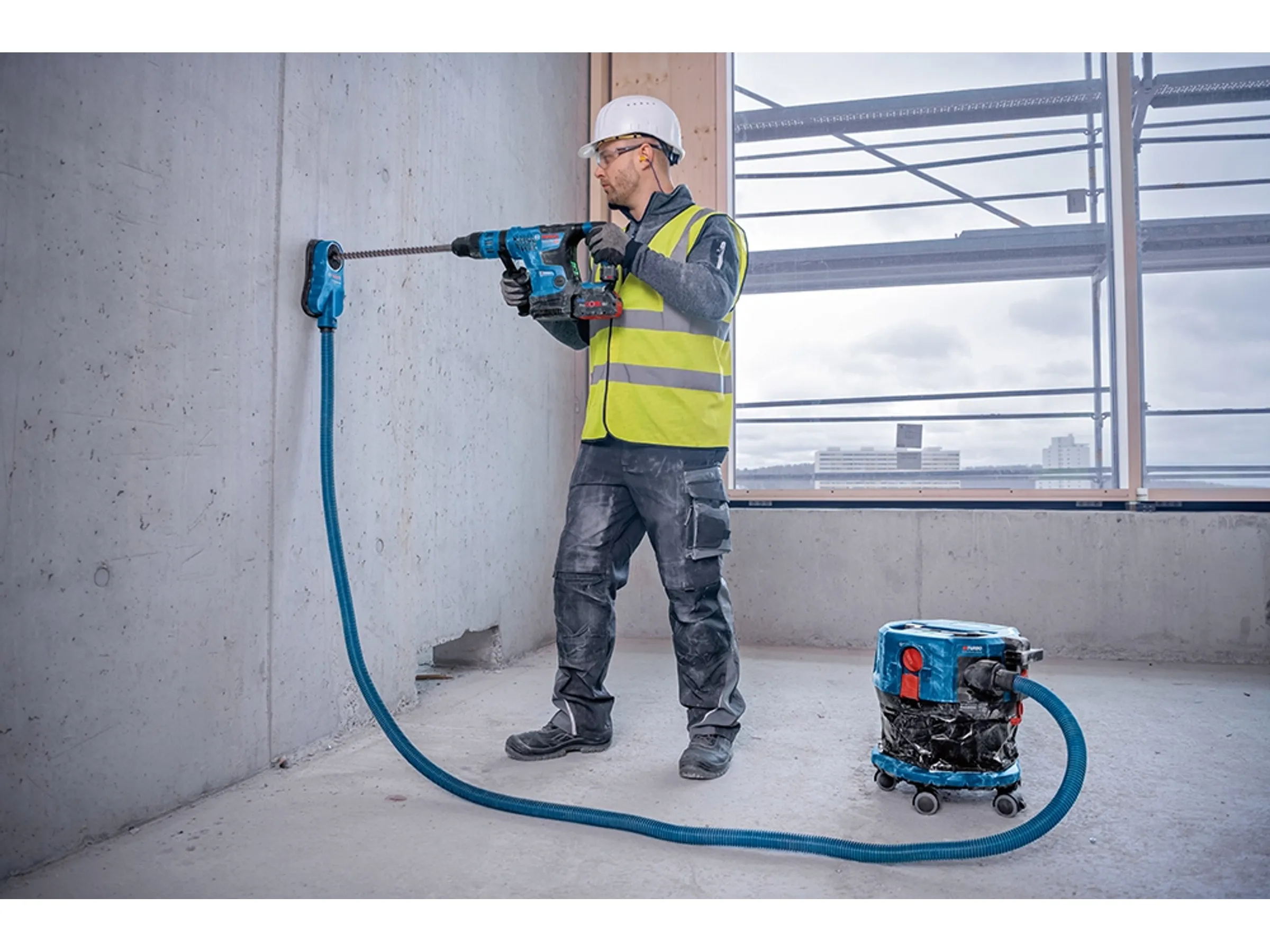 Bosch Professional Akku-Staubsauger GAS 18V-12 MC – Bild 3