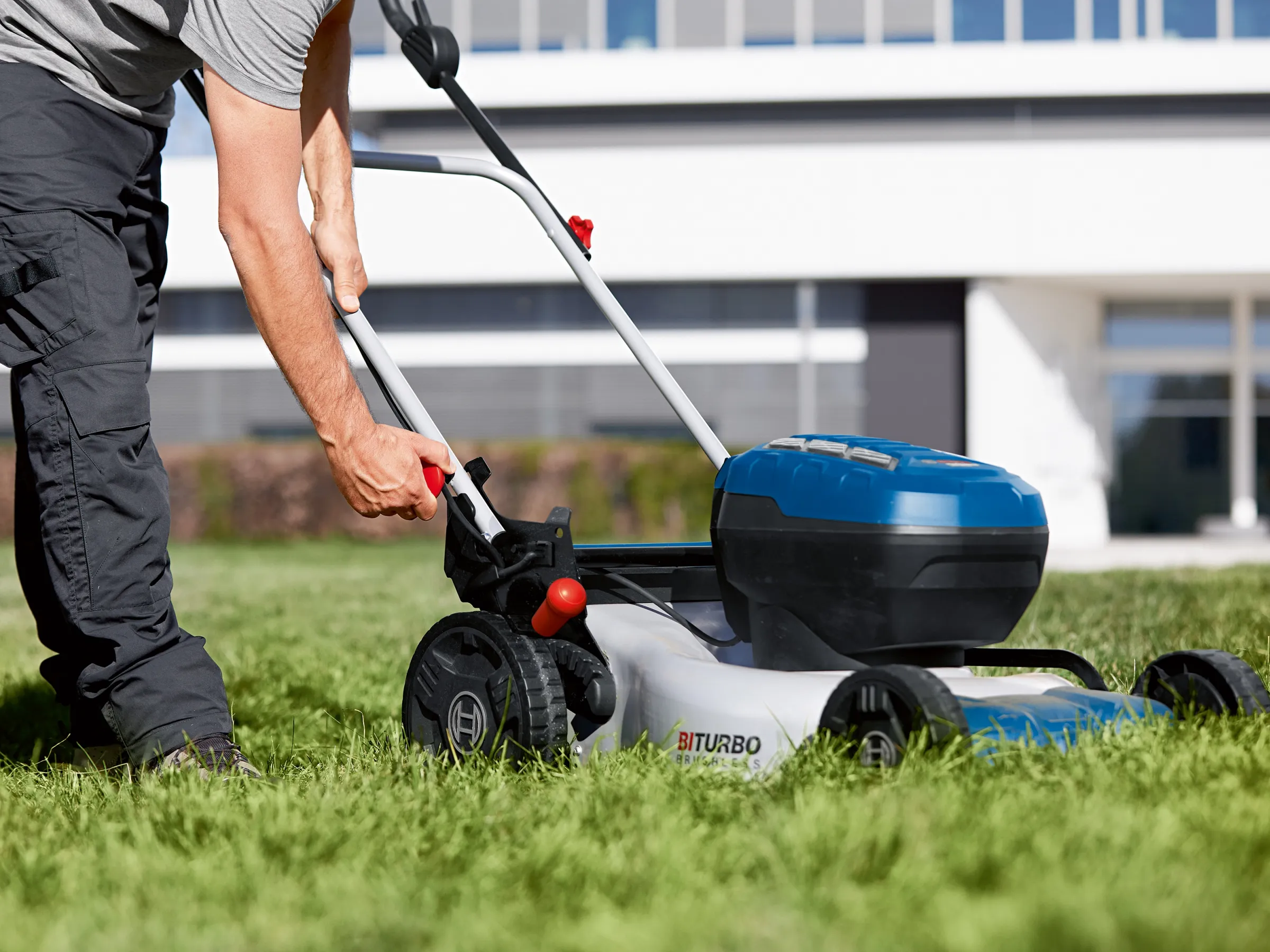 Bosch Professional Akku-Rasenmäher GRA 18V2-46 Solo – Bild 8