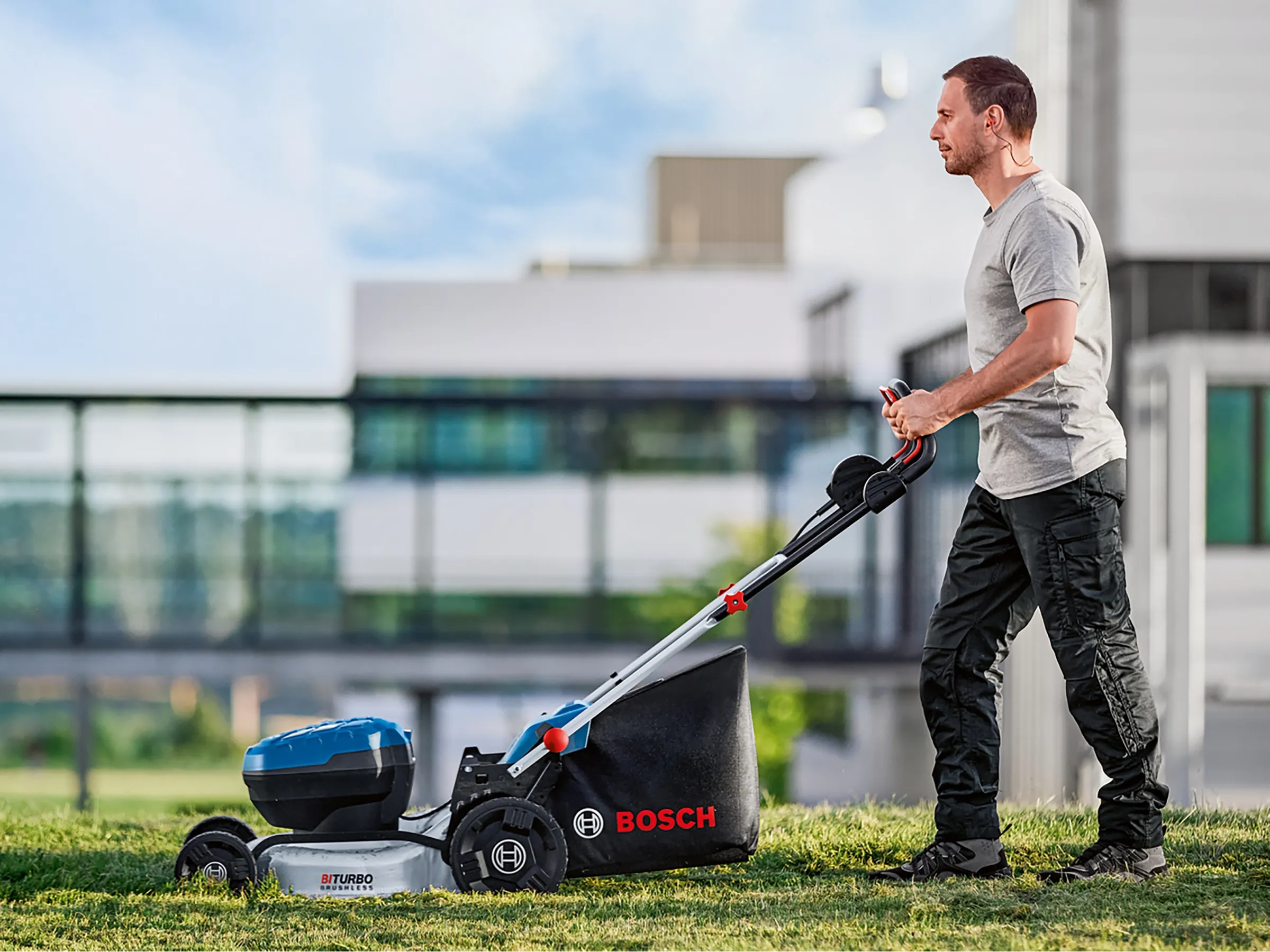 Bosch Professional Akku-Rasenmäher GRA 18V2-46 Solo – Bild 4